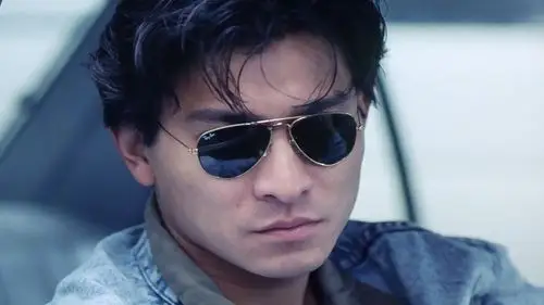 女孩获得阴阳眼可以看破世间鬼魂却获得不了人类的丝