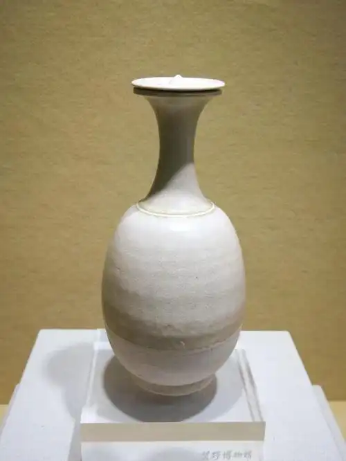 白瓷长颈瓶唐代巩县窑