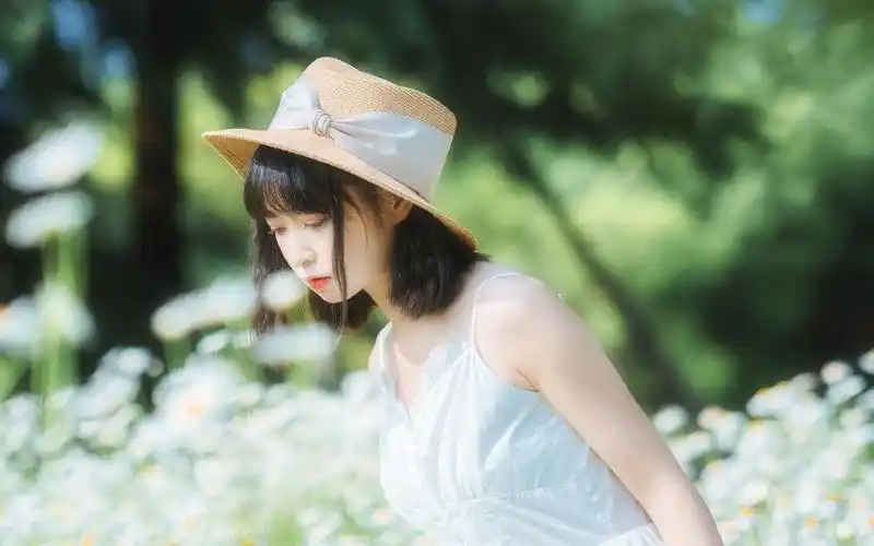 小清新森系美女白嫩肌肤甜美田园风写真