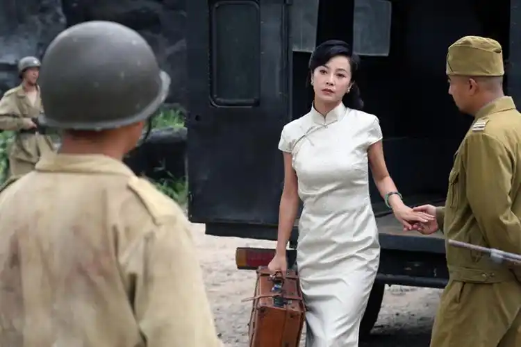 影像 华服剧照 > 《青盲》电视剧全集热播 苏岩旗袍秀身段 上一个下一