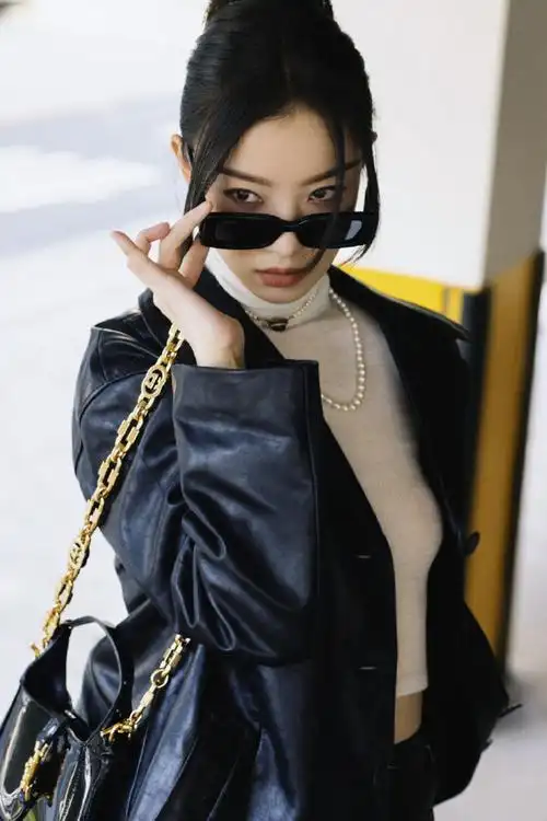 倪妮的珍珠耳饰##倪妮皮衣造型