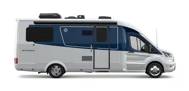 超7米福特全顺t型房车,配3.5升6缸发动机,内部设标间双床位