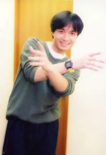 观众热捧经典《火玫瑰》 古巨基10年前青涩露面