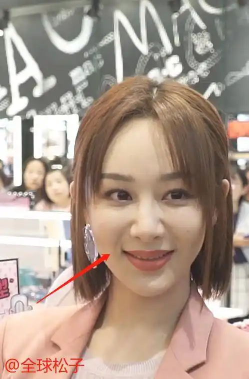 原创杨紫无滤镜生图曝光皮肤细腻看不见毛孔法令纹明显