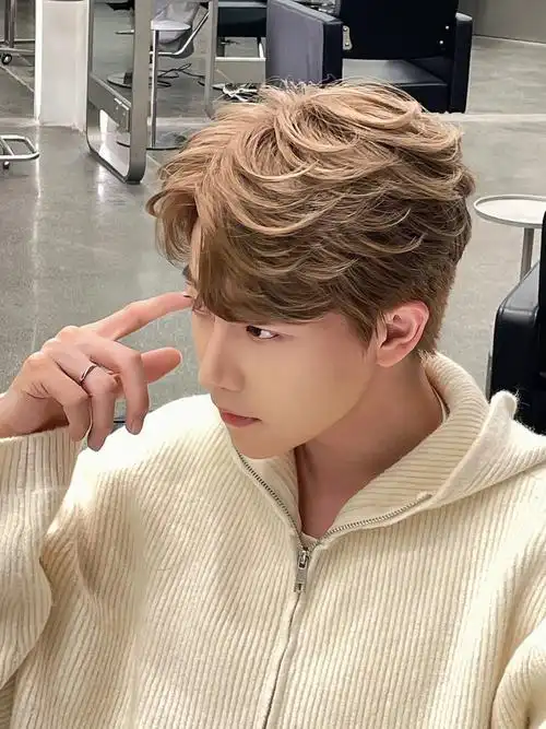 这个发色简直了昨天在地铁被好几个人问这发型和发