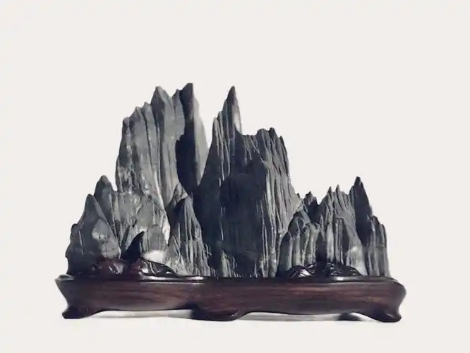 用灵璧石,看中国的山水.