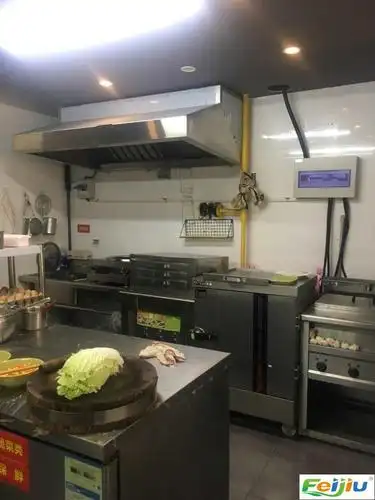 小饭店全套桌椅 厨房设备对外处理