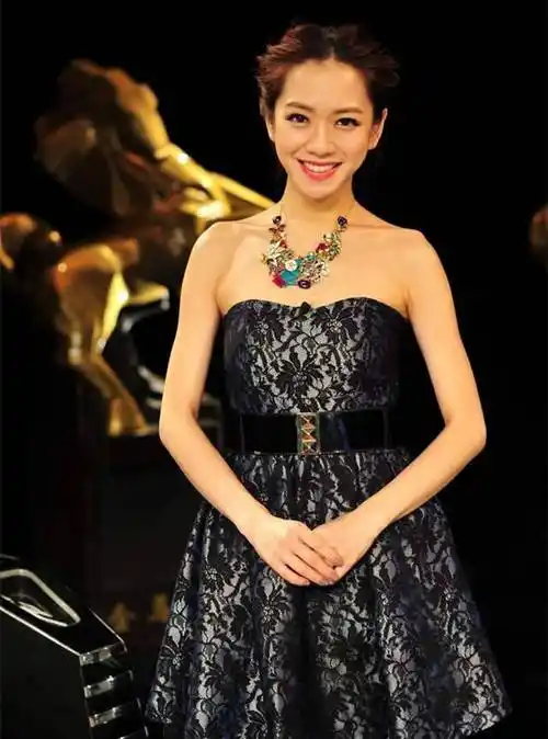 宝岛绿茶杨千霈用爱发电备胎无数如今跟哥哥屈中恒还是挺好的