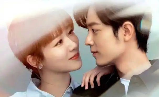 杨紫没站稳倒在肖战怀里,两人的反应,让网友沸腾了!_友谊_明星_观众