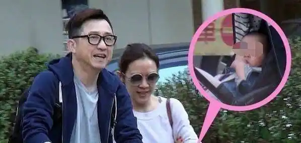 原创庾澄庆全家参加儿子哈利毕业典礼现任妻子气质出众未见伊能静