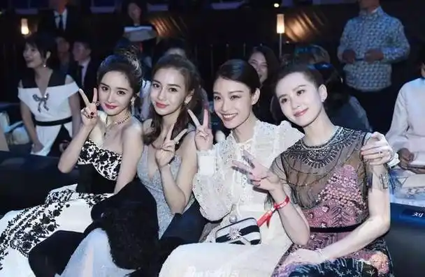 这倪妮啊,真是个有福气的姑娘,绯闻对象是黄轩也罢,李宇春也罢,反正有