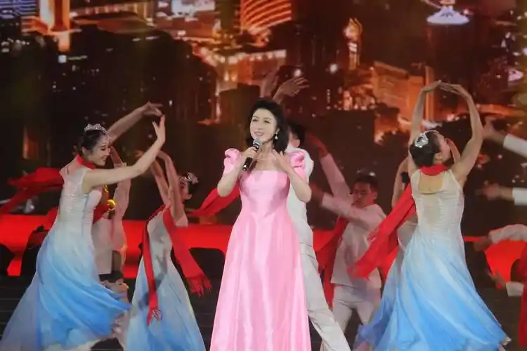 刘媛媛倾情献唱第十一届八路军文化旅游节_武乡_中共山西省委_发展