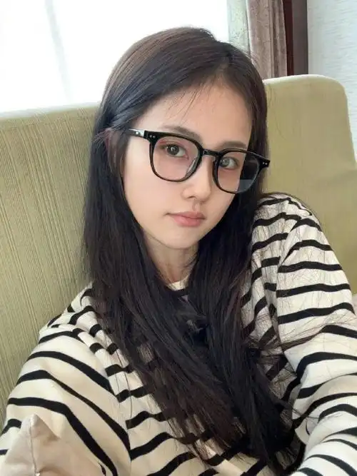 白鹿晒素颜自拍照##白鹿晒日常照