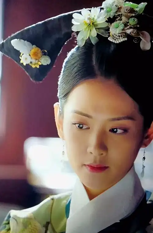 陈昊宇舒嫔时的一套绿色衣服,极有灵气