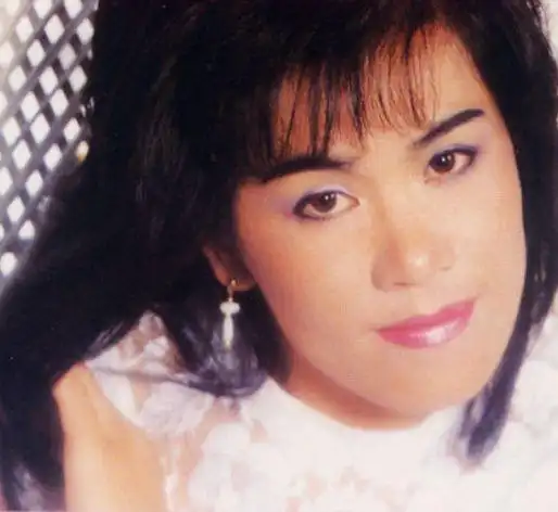 "甜歌皇后"突然离世,生前遭受老公家暴,被扫地出门露宿街头_林玉英