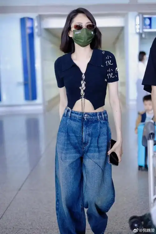 刘惜君今日份机场照曝光黑色绑带露腰上衣小性感拿捏了