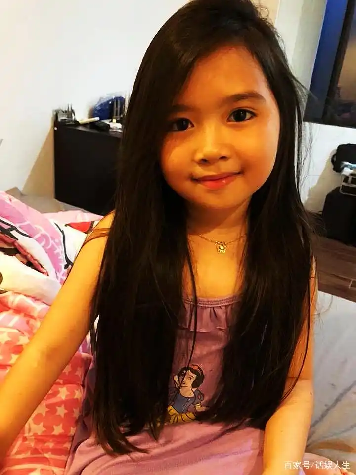 因高颜值被迪拜富豪收养,小女孩5岁便进入豪门,现在过得怎么样