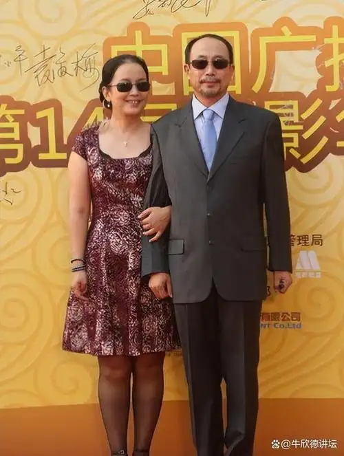 吕丽萍携孙海英回国过年,坚称独立自主生活,毫不依赖他人!