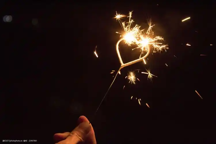 爱心形状的烟花棒