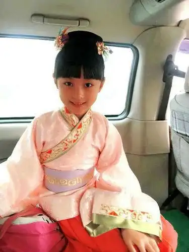 郝怡霖和林秋楠接吻图,郝怡霖是谁的女儿?_狂