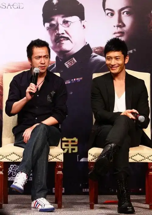 黄晓明唱主题歌卡壳 否认与华谊不和(图)