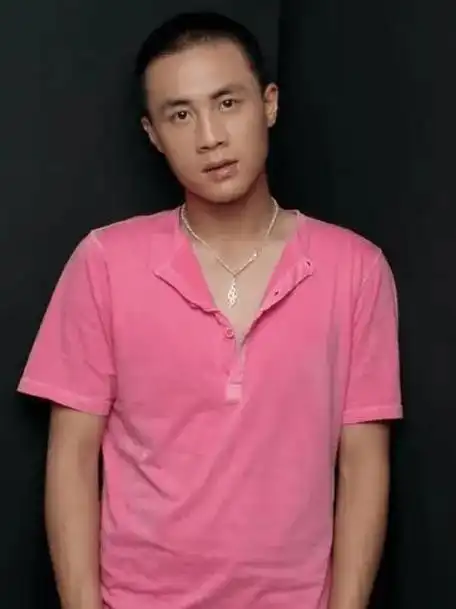 慢慢的,杜淳也喜欢上了表演,也是从那时候开始,当演员,就成了杜淳长大