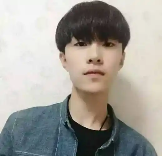 19岁帅气男生全身照片 19岁的高三小帅哥对同岁同是