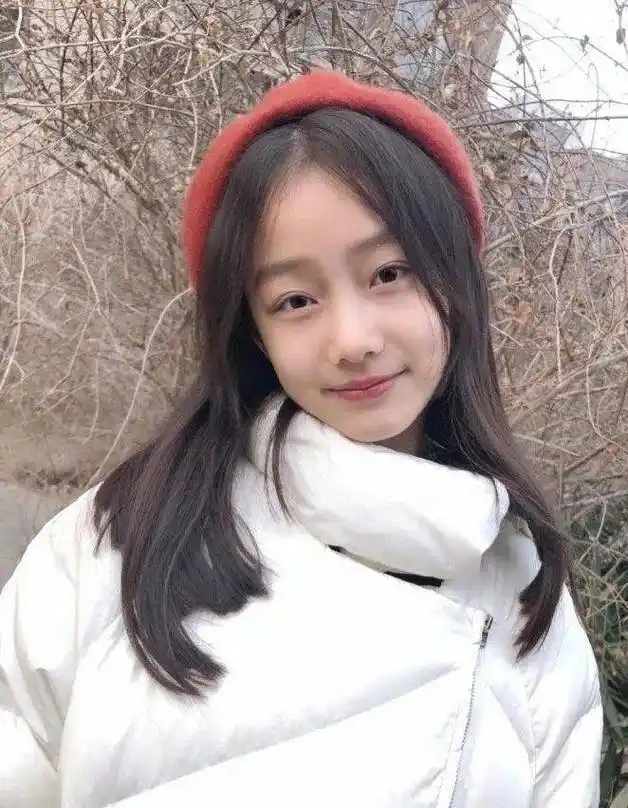 小四月脱胎换骨,美到不敢认 纪姿含,赵薇的女儿,一个拥有天使面孔和