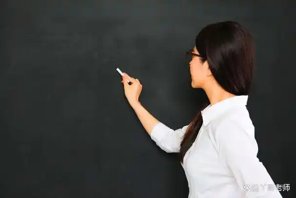 这位女老师很厉害,称班主任是"美差",连校长都敬畏她