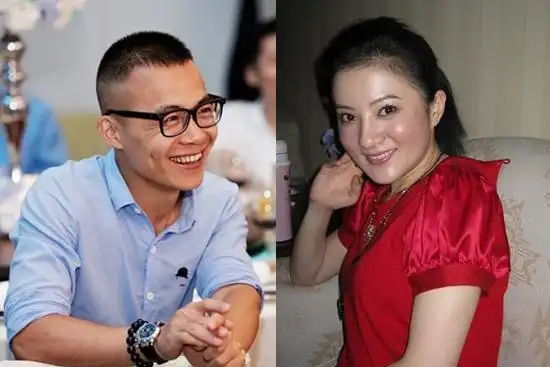 安玉刚与金铭(资料图)金铭与安玉刚的亲密合影照被二人好友曝光金铭小