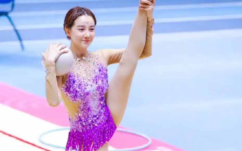 "超新星全运会"陈小纭的艺术体操,惊艳全场_哔哩哔哩_bilibili