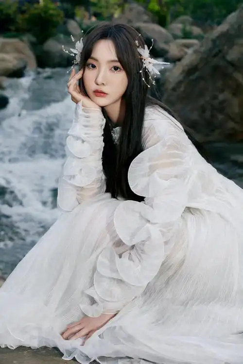 硬糖少女303-郑乃馨 来看看郑乃馨新歌造型neinei这组大片好像丛林里