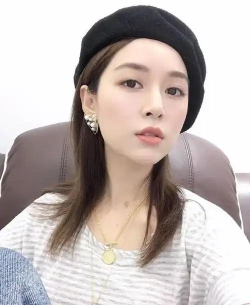 还记得《非诚勿扰》站台最久的人气嘉宾马伊咪吗?她已经变成辣妈