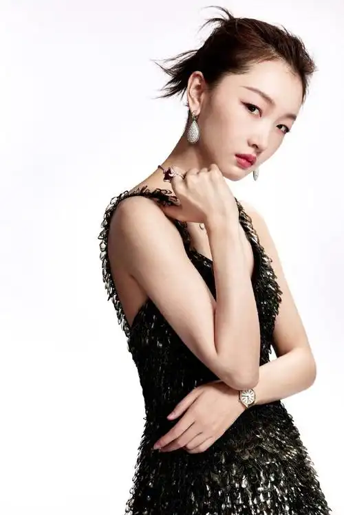 周冬雨水滴流苏项链