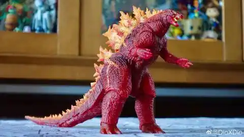 neca 红莲哥斯拉,帅气的红胖子