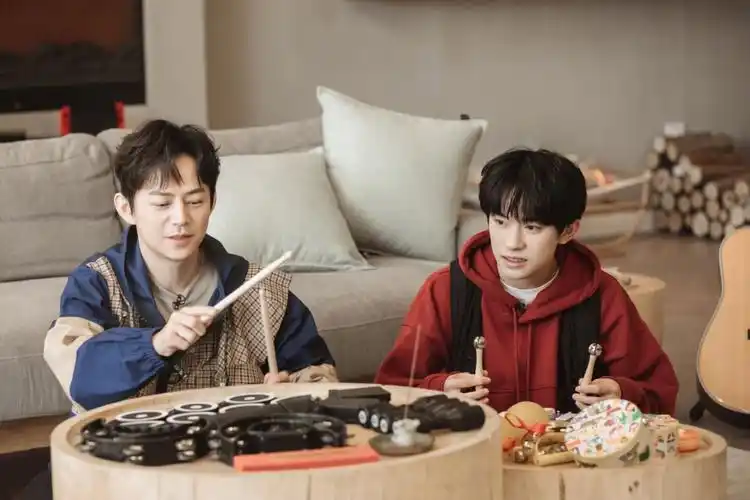 众多综艺节目中何炅最爱《向往的生活》,听到他的理由,无法反驳