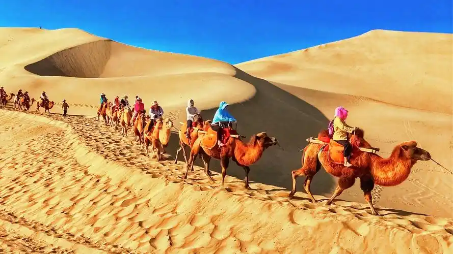 其它 鸣沙山,月牙泉, 西北环游记 写美篇骑着骆驼前行,身后留下一串串