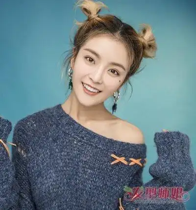 种丹妮双丸子头演绎俏皮少女(3)