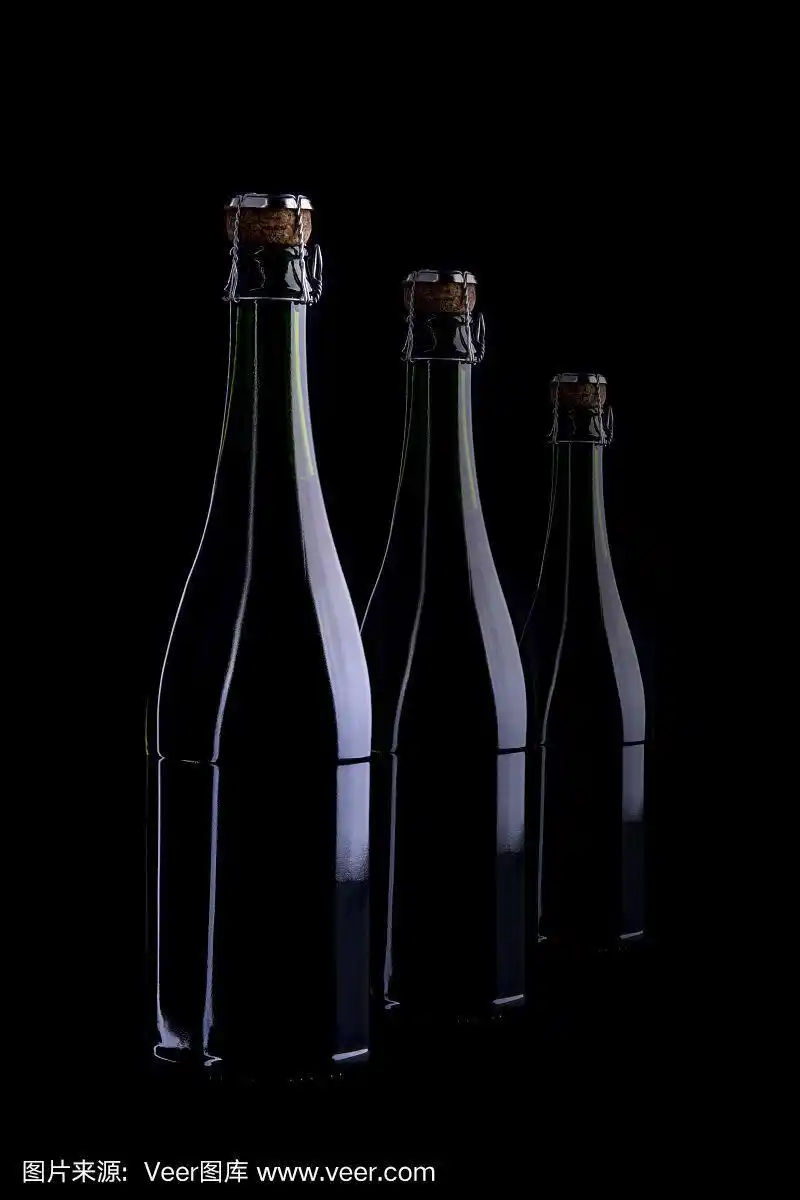 黑色酒瓶