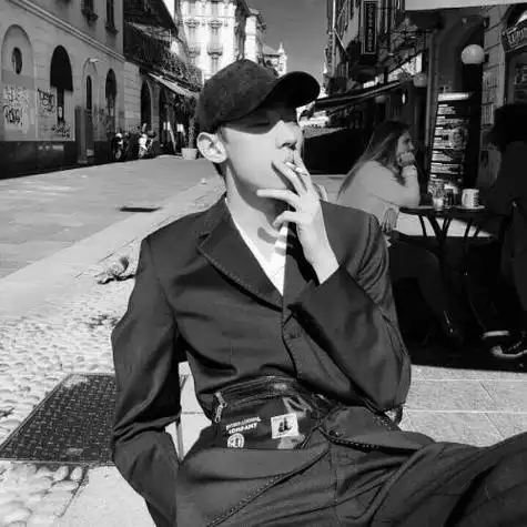 霸气男生头像高清冷酷黑色系时光让爱笑的人哭了