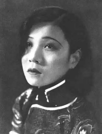 阮玲玉年轻时素颜照片,忧郁寡欢,美的惊为天人,百年后仍是女神