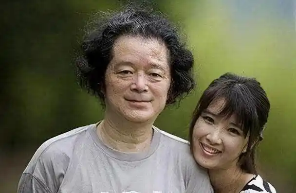 回顾奚望:在继父刘之冰支持下离婚,带着女儿的她,现在怎样了?