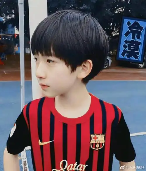 没见过的贺峻霖童年照