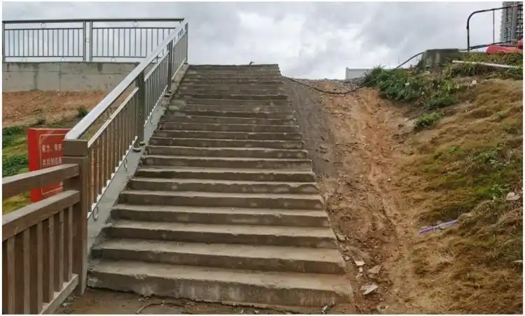 斜坡变台阶,惠民出实招!宝龙街道解居民所盼