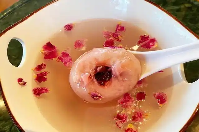 乔家栅玫瑰汤圆汤圆不一定是圆的还有不少消费者发现,上海的汤圆不