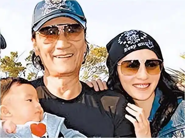 张柏芝打死不说三胎生父与谢霆锋离婚后感情成谜引人猜测