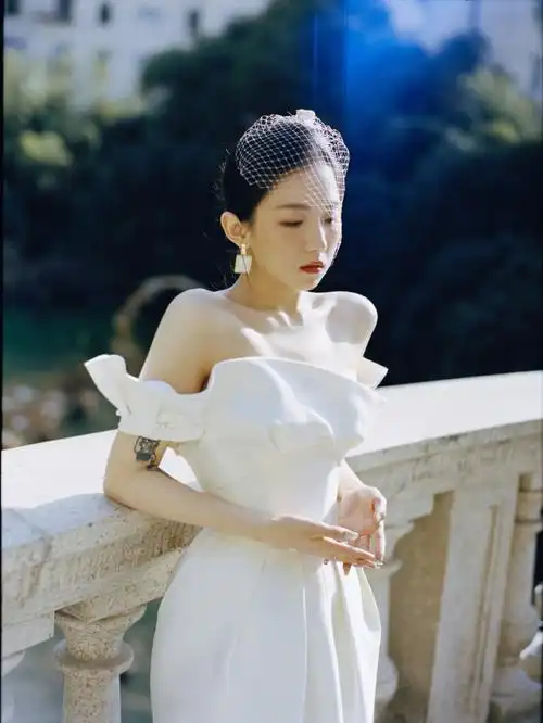 有一点点肉嘟嘟的大漂亮yiwen