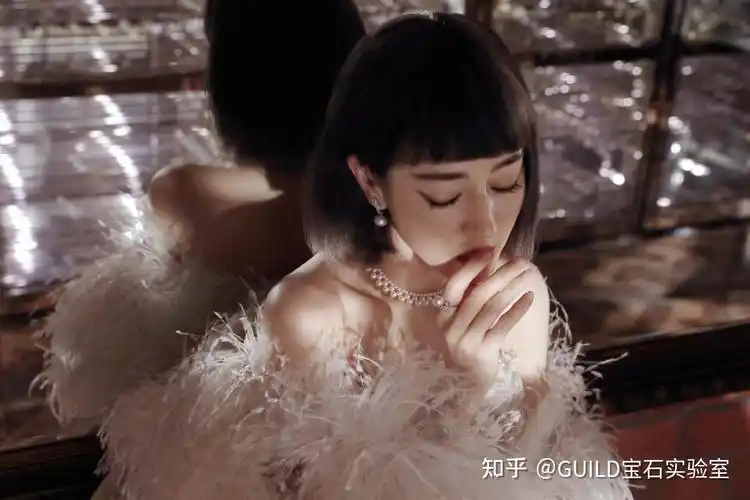 娱乐圈会戴珍珠的明星,迪丽热巴真的太美了,来和她取取经 .