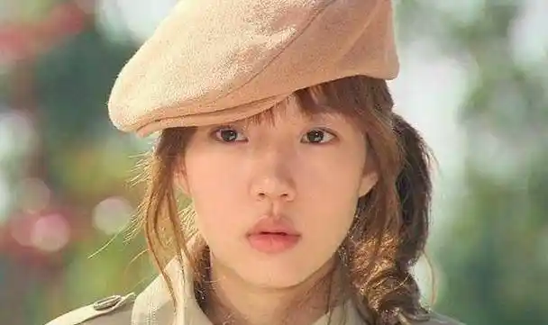 姜敏珠,和崔允一样是个受人欢迎的大歌星.