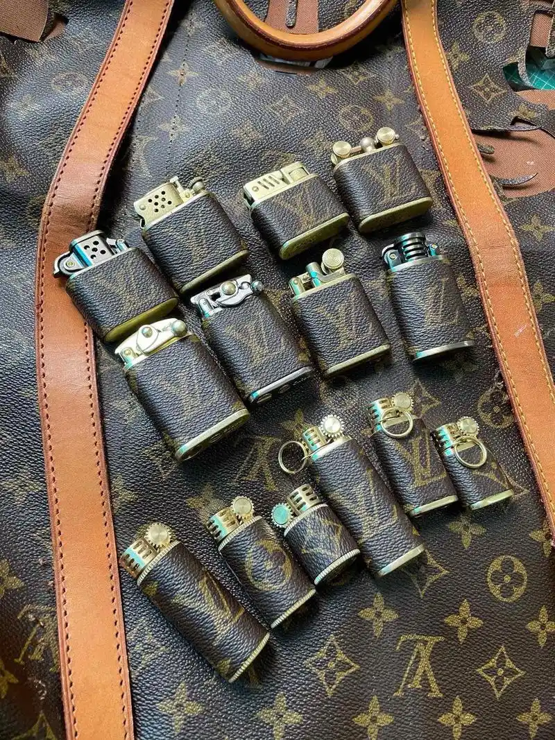中古拆包饰品.lv正品中古拆包皮打火机 送礼自留逼格高 可 - 抖音